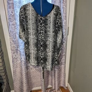 Roz & Ali Monochrome Snake Print Blouse